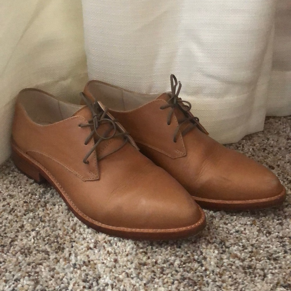 Nisolo James Oxford in Almond